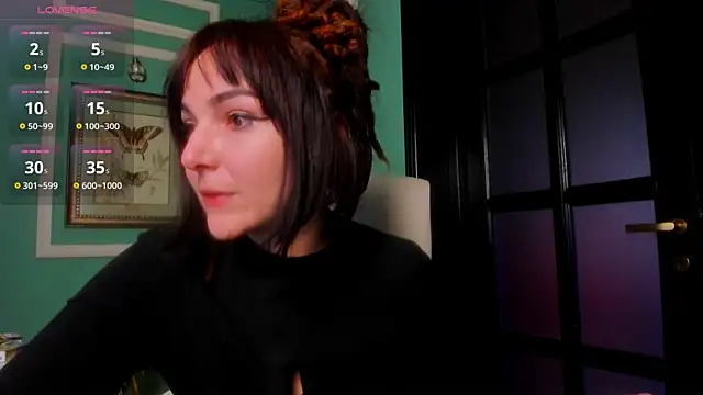 Snapshot of 1Munique chatting on 12.21.25 1Munique online show from 12.21.25