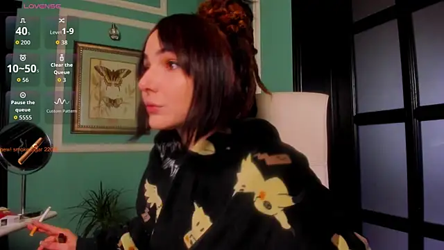 Snapshot of 1Munique chatting on 12.22.25 1Munique online show from 12.22.25