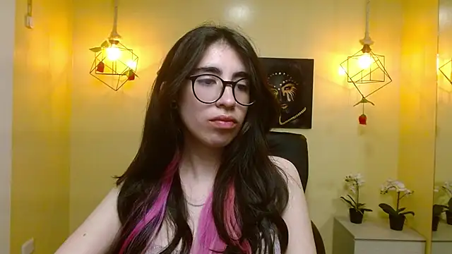 Snapshot of LenaRoses chatting on 03.04.25 LenaRoses online show from 03.04.25