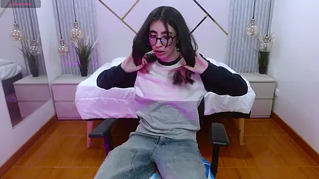 Snapshot of LenaRoses chatting on 10.07.25 LenaRoses online show from 10.07.25