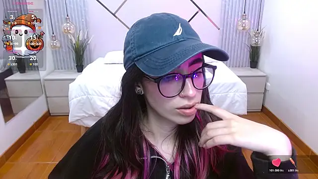 Snapshot of LenaRoses chatting on 10.18.25 LenaRoses online show from 10.18.25