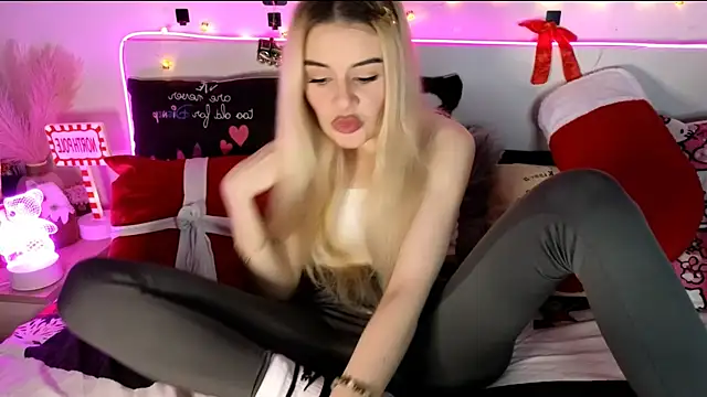 nicollewetpussy online show from 12.18.25