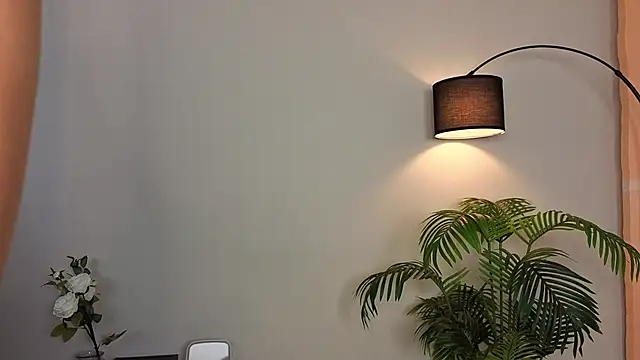 Snapshot of Naomi_Girly chatting on 10.04.25 Naomi Girly online show from 10.04.25