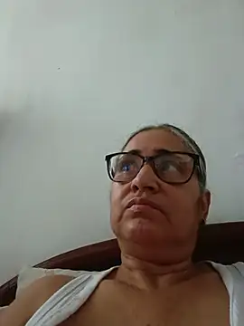Snapshot of _candi chatting on 06.19.26 candi online show from 06.19.26