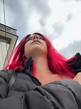 RiriRoseey online show from 10.12.25