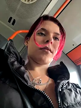 RiriRoseey online show from 11.04.25