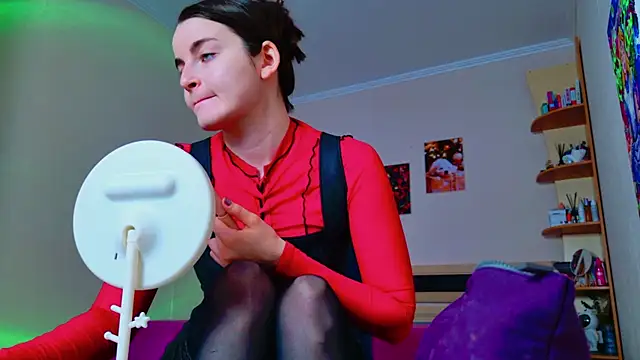 Miss Arwen online show from 02.07.25