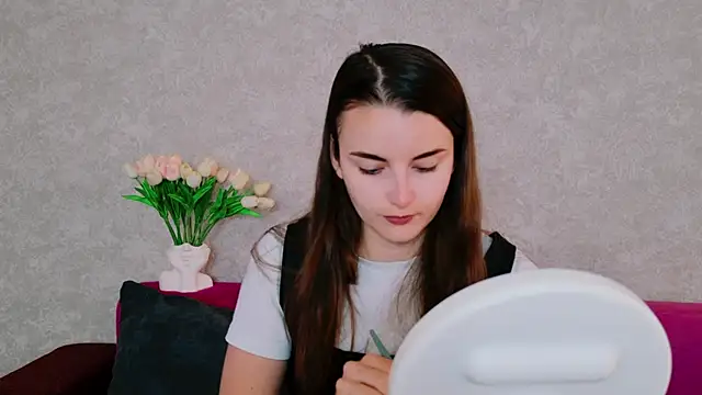 Miss Arwen online show from 09.10.25