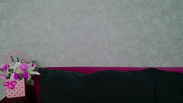 Miss Arwen online show from 11.04.25