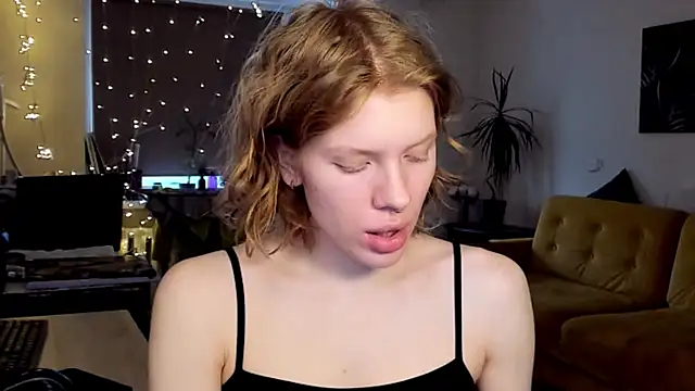 Snapshot of StellaDavis chatting on 03.19.25 StellaDavis online show from 03.19.25