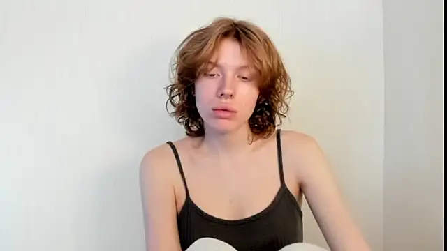 Snapshot of StellaDavis chatting on 09.09.25 StellaDavis online show from 09.09.25