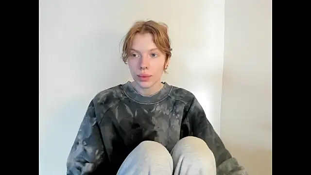 Snapshot of StellaDavis chatting on 11.18.25 StellaDavis online show from 11.18.25