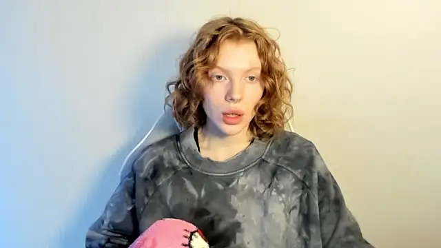 Snapshot of StellaDavis chatting on 12.19.25 StellaDavis online show from 12.19.25