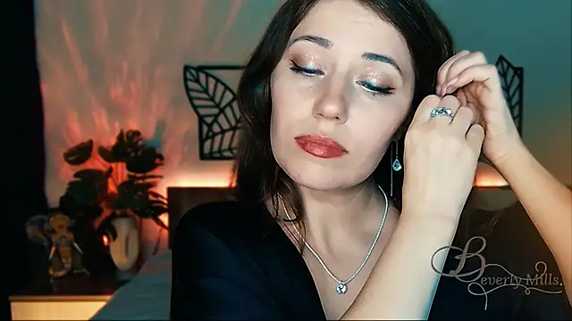 MissBeverlyMills online show from 01.25.25