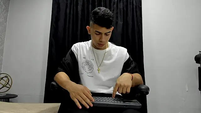 andrew rose  online show from 01.15.25