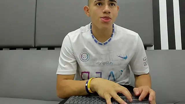 andrew rose  online show from 02.05.25