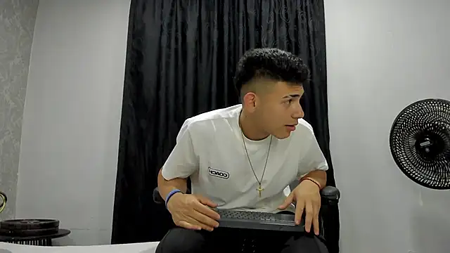 andrew rose  online show from 02.21.25