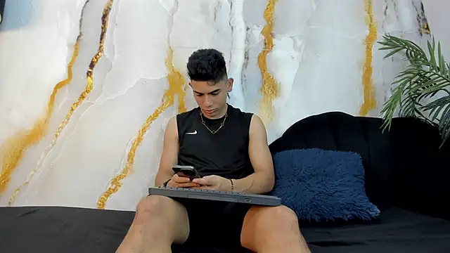 andrew rose  online show from 10.04.25