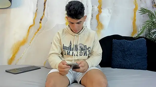 andrew rose  online show from 10.06.25