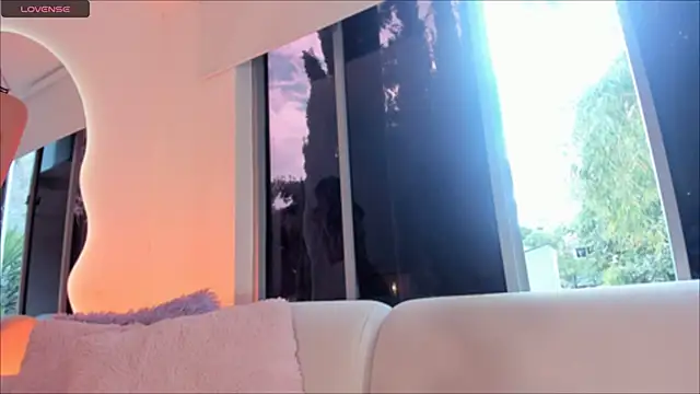 Snapshot of Megan-holly chatting on 11.02.25 Megan-holly online show from 11.02.25