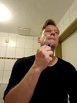 MArciQuarky online show from 10.04.25