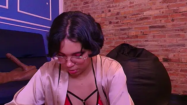 Emmapark  online show from 12.16.25