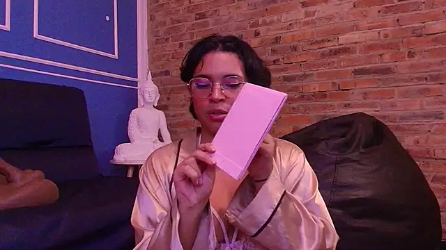 Emmapark  online show from 12.17.25