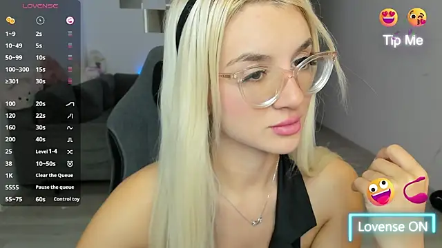 LovelyBianca online show from 10.18.25