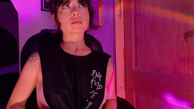 Snapshot of Ledesire chatting on 03.04.26 Ledesire online show from 03.04.26