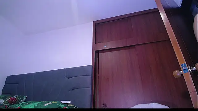 Snapshot of Yinn_Silver chatting on 11.21.25 Yinn Silver online show from 11.21.25