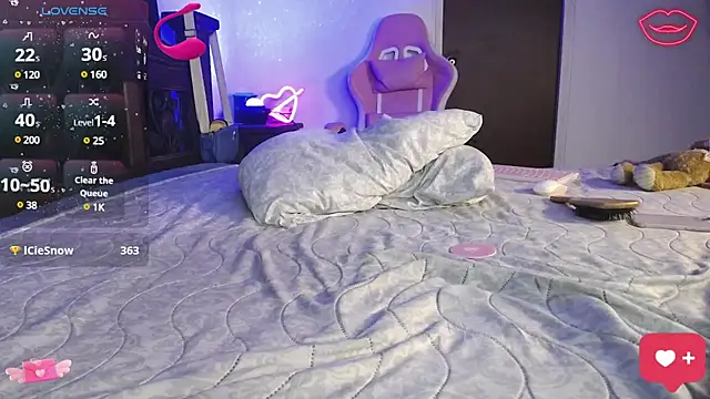 Snapshot of SexyLuna__ chatting on 02.03.25 SexyLuna online show from 02.03.25