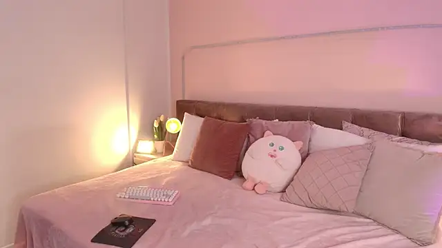 Giaa Ross online show from 03.18.25