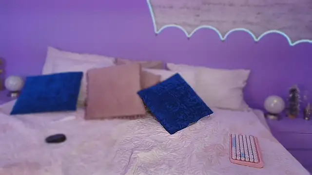 Giaa Ross online show from 02.12.26