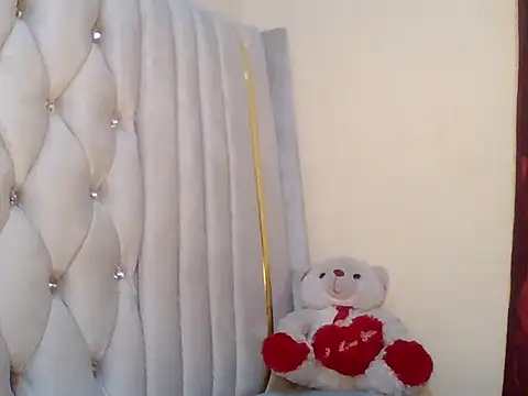 HOTBABE19 online show from 10.17.25