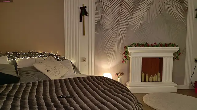 Miley Smile online show from 12.16.25