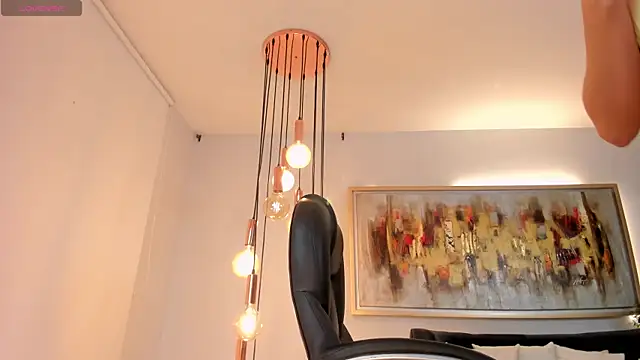 RoxanneHill  online show from 04.14.26