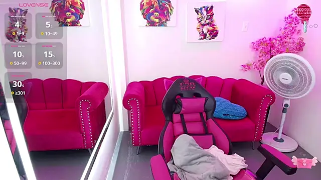 Miss dolly  online show from 11.14.25