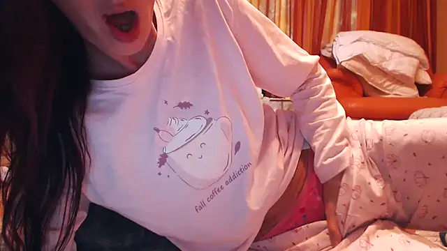 Snapshot of LovelyAndraGirl chatting on 10.15.25 LovelyAndraGirl online show from 10.15.25