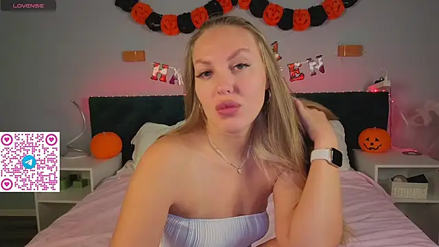 Kelly Hardy online show from 11.04.25