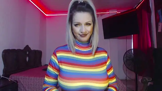 Snapshot of aliceesmith chatting on 12.14.24 aliceesmith online show from 12.14.24