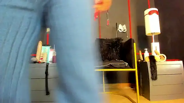 Snapshot of CharlotteScotte chatting on 11.04.25 CharlotteScotte online show from 11.04.25