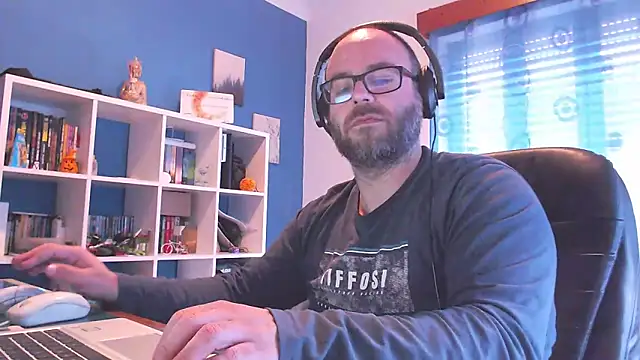 ravingr4d4 online show from 03.18.25