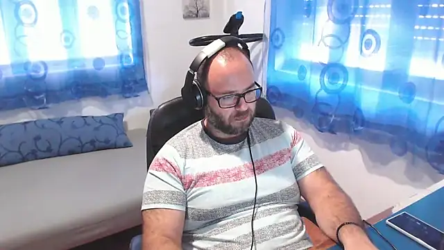 ravingr4d4 online show from 10.02.25