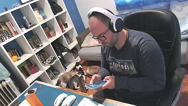 ravingr4d4 online show from 11.11.25