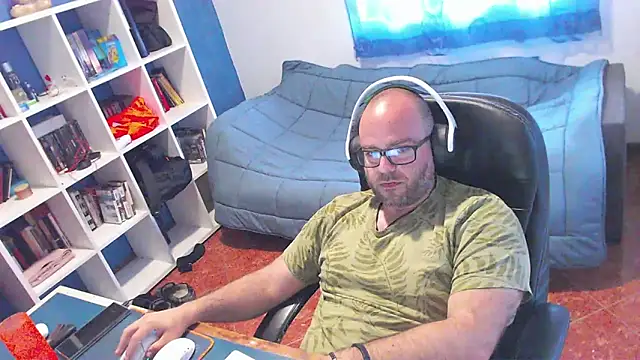 ravingr4d4 online show from 05.05.26