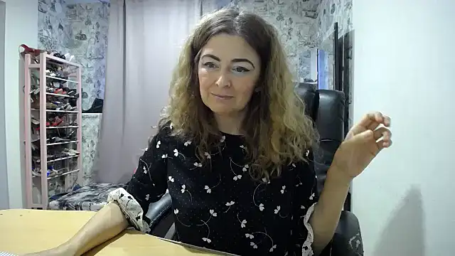 Snapshot of Helen1974 chatting on 06.06.26 Helen1974 online show from 06.06.26