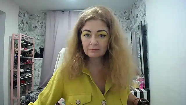 Snapshot of Helen1974 chatting on 07.13.26 Helen1974 online show from 07.13.26