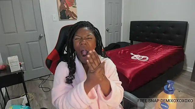 Snapshot of demi_xoxo chatting on 12.17.24 demi xoxo online show from 12.17.24