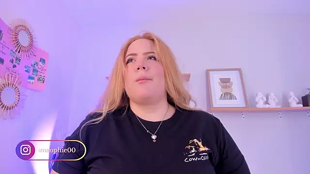 Snapshot of sophiarossee_ chatting on 03.22.25 sophiarossee online show from 03.22.25