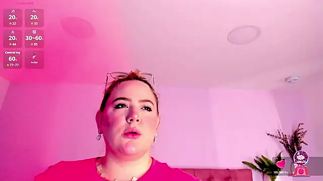 Snapshot of sophiarossee_ chatting on 09.20.25 sophiarossee online show from 09.20.25